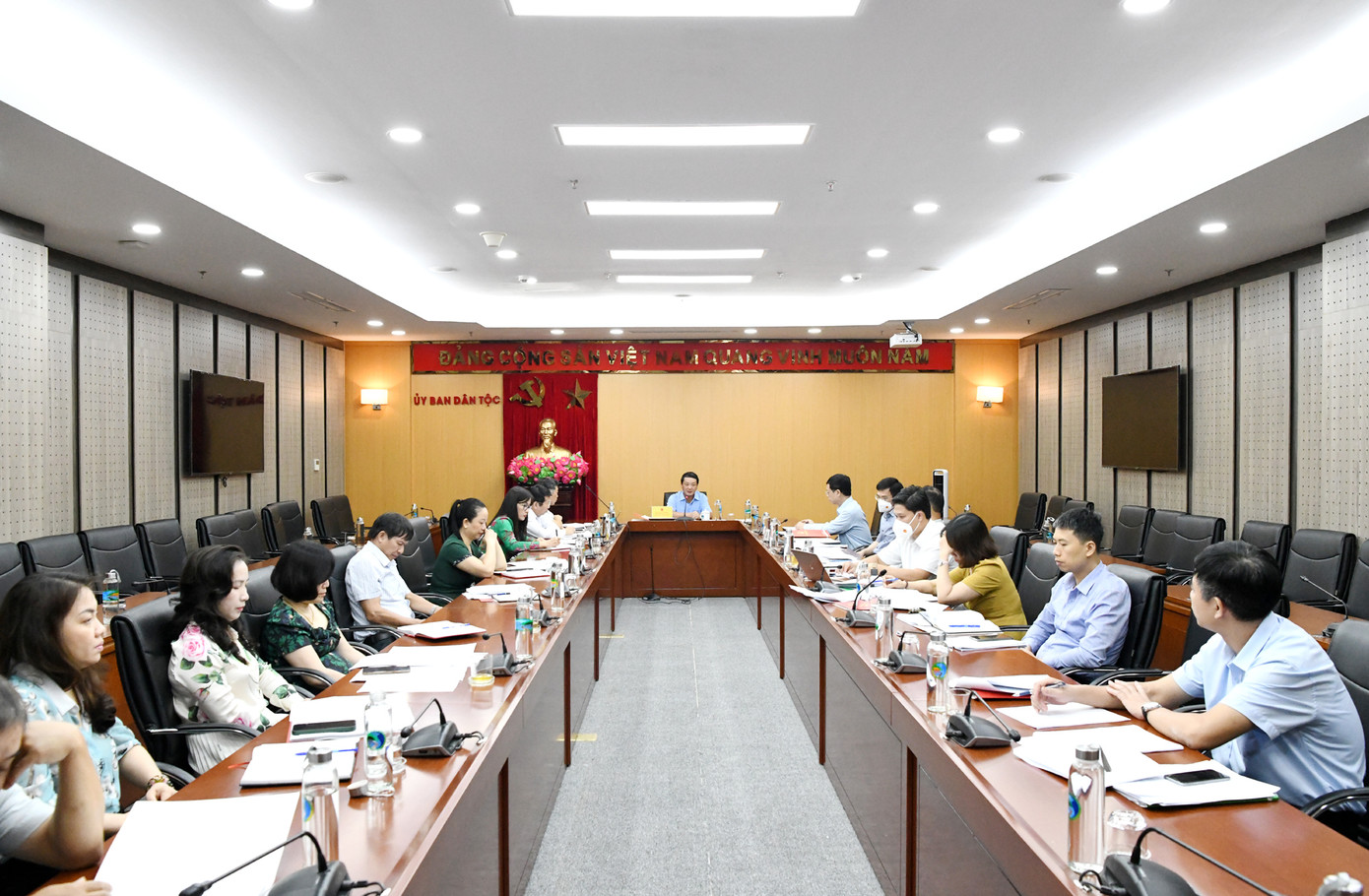 Toàn cảnh cuộc họp Toàn cảnh cuộc họp