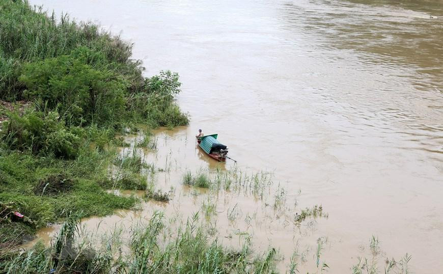 Lũ trên thượng nguồn sông Hồng, đoạn chảy qua thành phố Lào Cai ở mức cảnh báo rủi ro cấp 1. (Ảnh: Quốc Khánh/TTXVN)