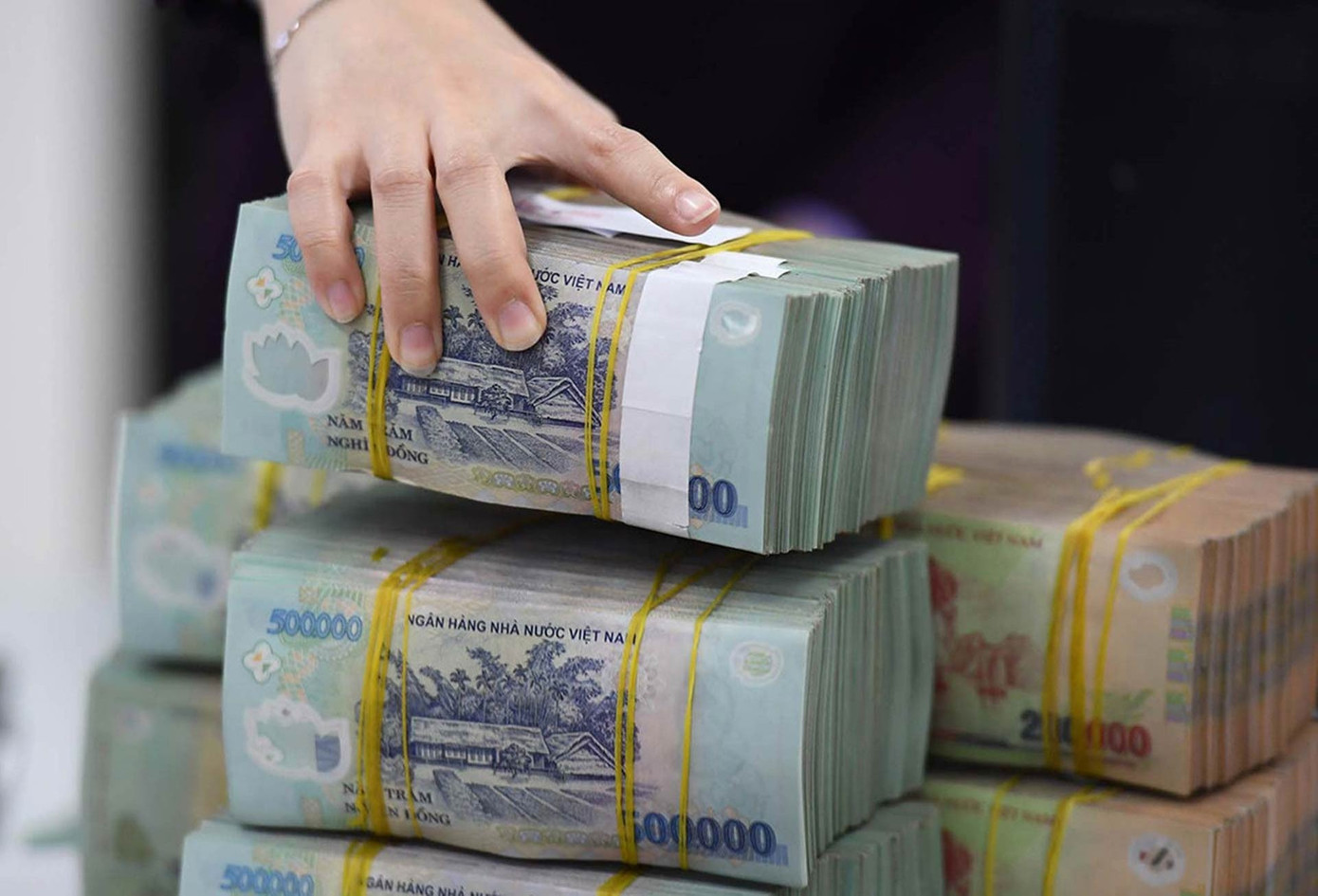 7 tháng, thu 32.700 tỷ đồng tiền thuế từ hoạt động xổ số. Ảnh: Hoàng Hà. 7 tháng, thu 32.700 tỷ đồng tiền thuế từ hoạt động xổ số. Ảnh: Hoàng Hà.