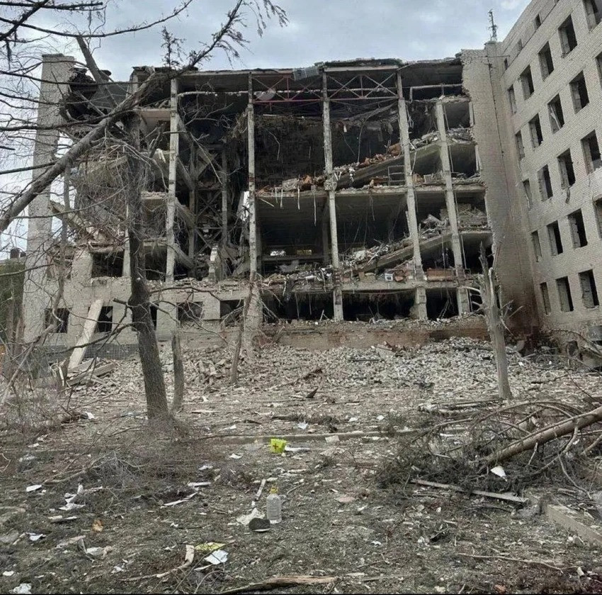 Một khu vực của TP Poltava (Ukraine) sau khi trúng không kích ngày 3/9. Ảnh: Hội Chữ Thập Đỏ Ukraine Một khu vực của TP Poltava (Ukraine) sau khi trúng không kích ngày 3/9. Ảnh: Hội Chữ Thập Đỏ Ukraine