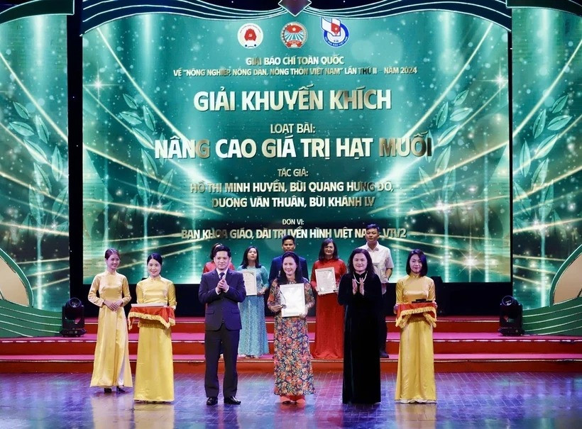 Lễ trao giải báo chí toàn quốc về nông nghiệp, nông dân, nông thôn Việt Nam năm 2024. ((Ảnh: Đỗ Bình/TTXVN)