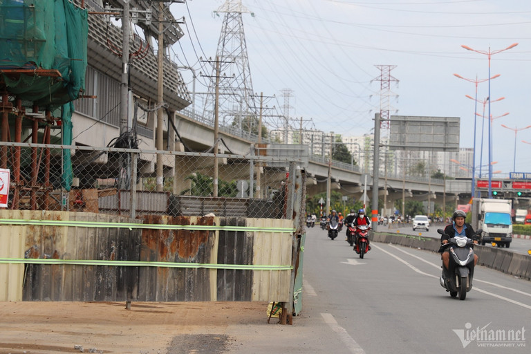 Lô cốt này nằm trên trục chính tuyến đường huyết mạch cửa ngõ phía Đông của TP.HCM.