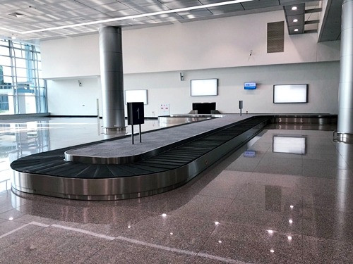 Người phụ nữ được phát hiện tại băng băng chuyền dùng để di chuyển hành lý. Ảnh minh họa.