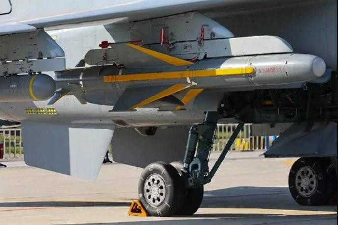 Tên lửa KD-88 có thể được trang bị trên các máy bay chiến đấu thế hệ thứ ba và máy bay chiến đấu thế hệ thứ hai cải tiến của Trung Quốc. Tên lửa KD-88 có thể được trang bị trên các máy bay chiến đấu thế hệ thứ ba và máy bay chiến đấu thế hệ thứ hai cải tiến của Trung Quốc.