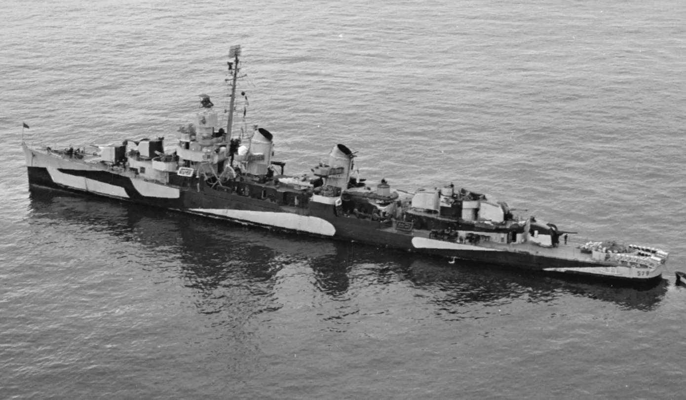 Tàu khu trục USS William D. Porter trên vịnh Massacre, quần đảo Aleutian ngày 9/6/1944. Ảnh: Hải quân Mỹ Tàu khu trục USS William D. Porter trên vịnh Massacre, quần đảo Aleutian ngày 9/6/1944. Ảnh: Hải quân Mỹ