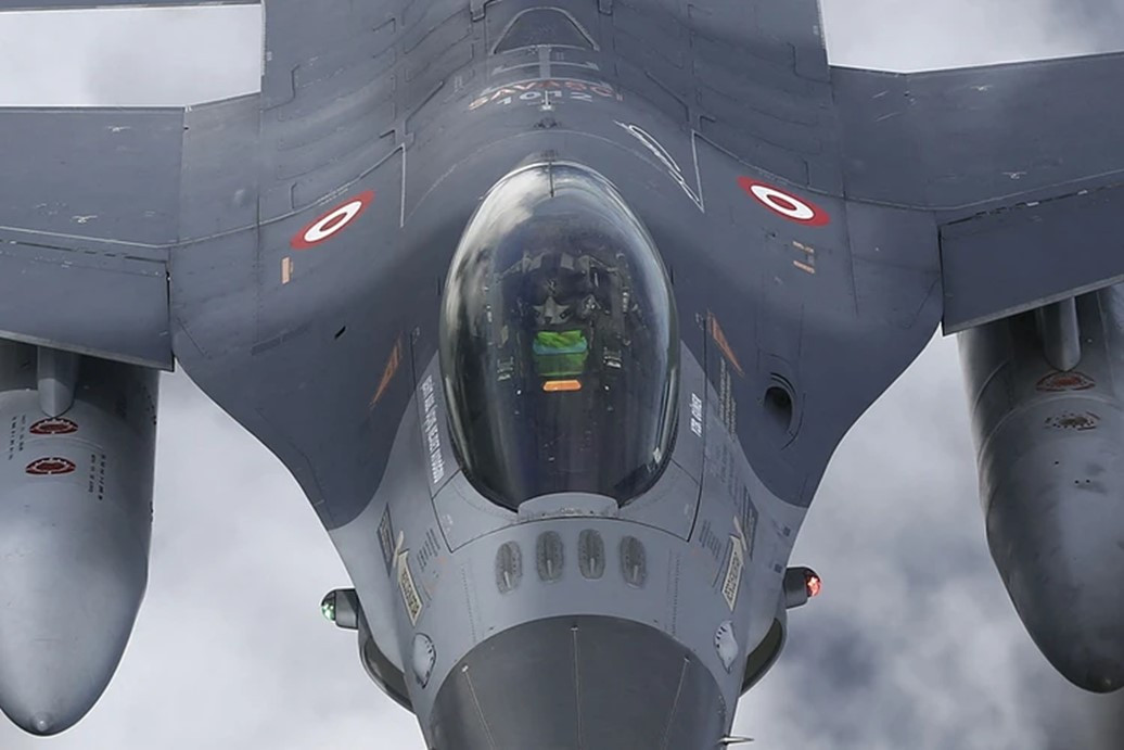 Báo chí Mỹ đăng tin rằng phi công của các công ty hàng không tư nhân của họ có thể sẽ được đưa vào lái F-16 ở Ukraine. Ảnh: East News Báo chí Mỹ đăng tin rằng phi công của các công ty hàng không tư nhân của họ có thể sẽ được đưa vào lái F-16 ở Ukraine. Ảnh: East News