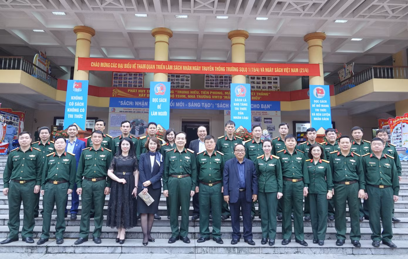 Lãnh đạo các cơ quan, đơn vị cùng các đại biểu về tham dự triển lãm sách, giao lưu tọa đàm và phát động Cuộc thi Đại sứ Văn hóa đọc năm 2023.