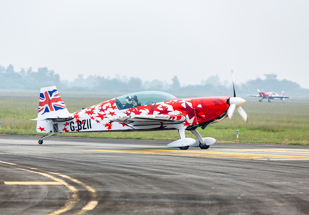 Các đội bay biểu diễn nổi tiếng thế giới xuất hiện trên bầu trời Tứ Xuyên ảnh 5