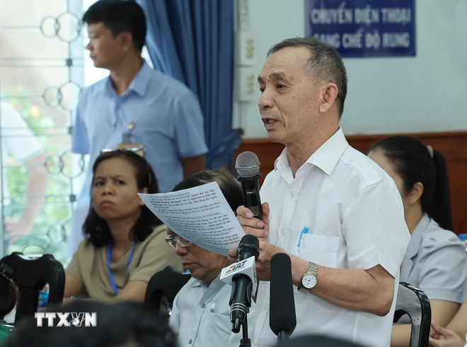 Cử tri Lê Văn Khuyên, xã Thới Tam Thôn, huyện Hóc Môn phát biểu ý kiến. (Ảnh: Lâm Khánh/TTXVN)