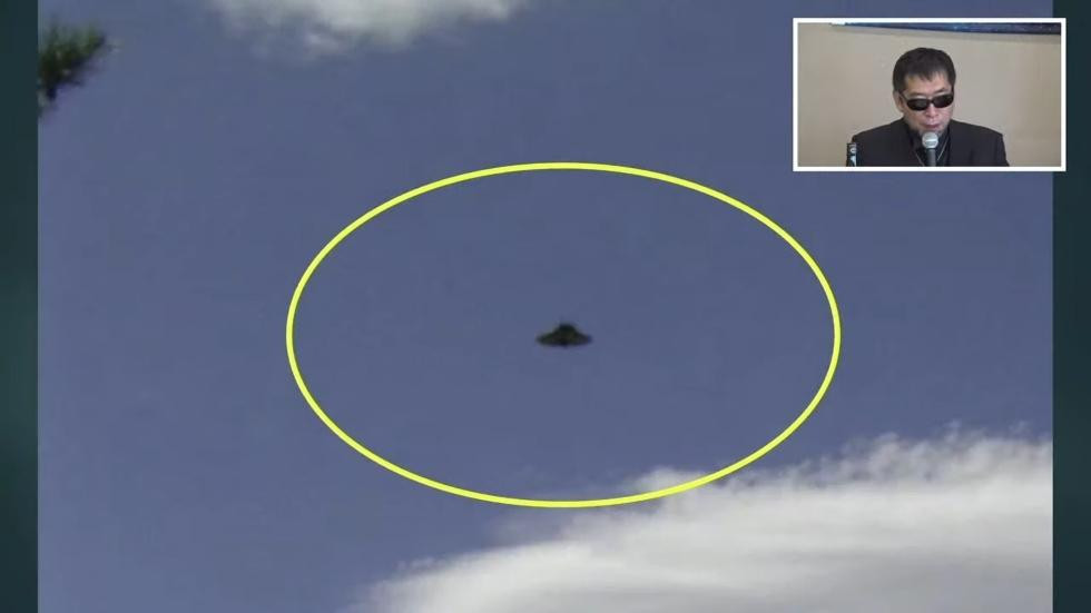 Nhà nghiên cứu Takeharu Mikami đưa ra bằng chứng về việc nhìn thấy UFO. Ảnh: Viện nghiên cứu UFO quốc tế Nhà nghiên cứu Takeharu Mikami đưa ra bằng chứng về việc nhìn thấy UFO. Ảnh: Viện nghiên cứu UFO quốc tế
