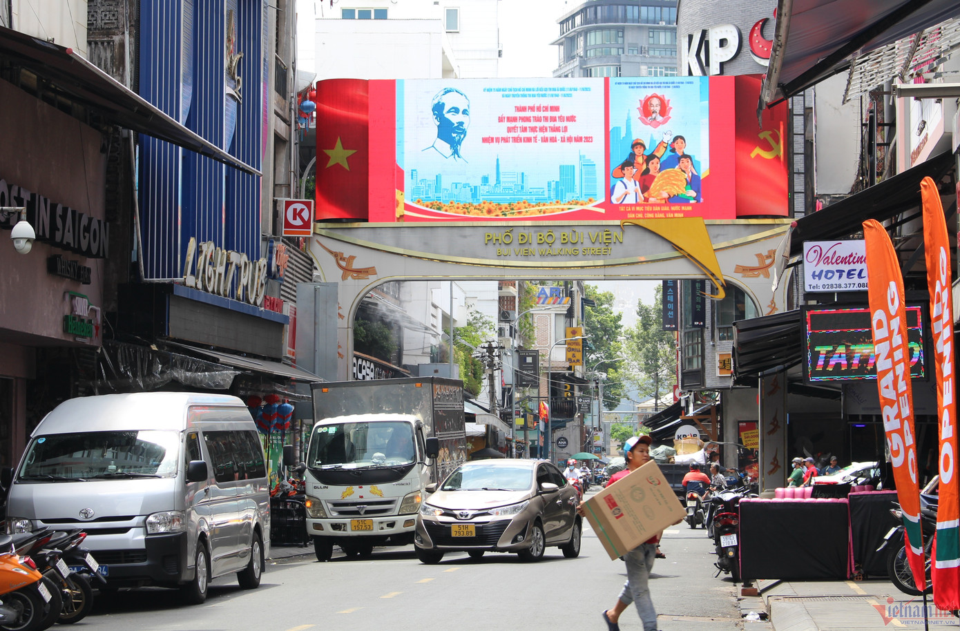 Phố Tây Bùi Viện hình thành, cư dân hẻm chuyển hướng kinh doanh. Ảnh: Ngọc Lài. Phố Tây Bùi Viện hình thành, cư dân hẻm chuyển hướng kinh doanh. Ảnh: Ngọc Lài.