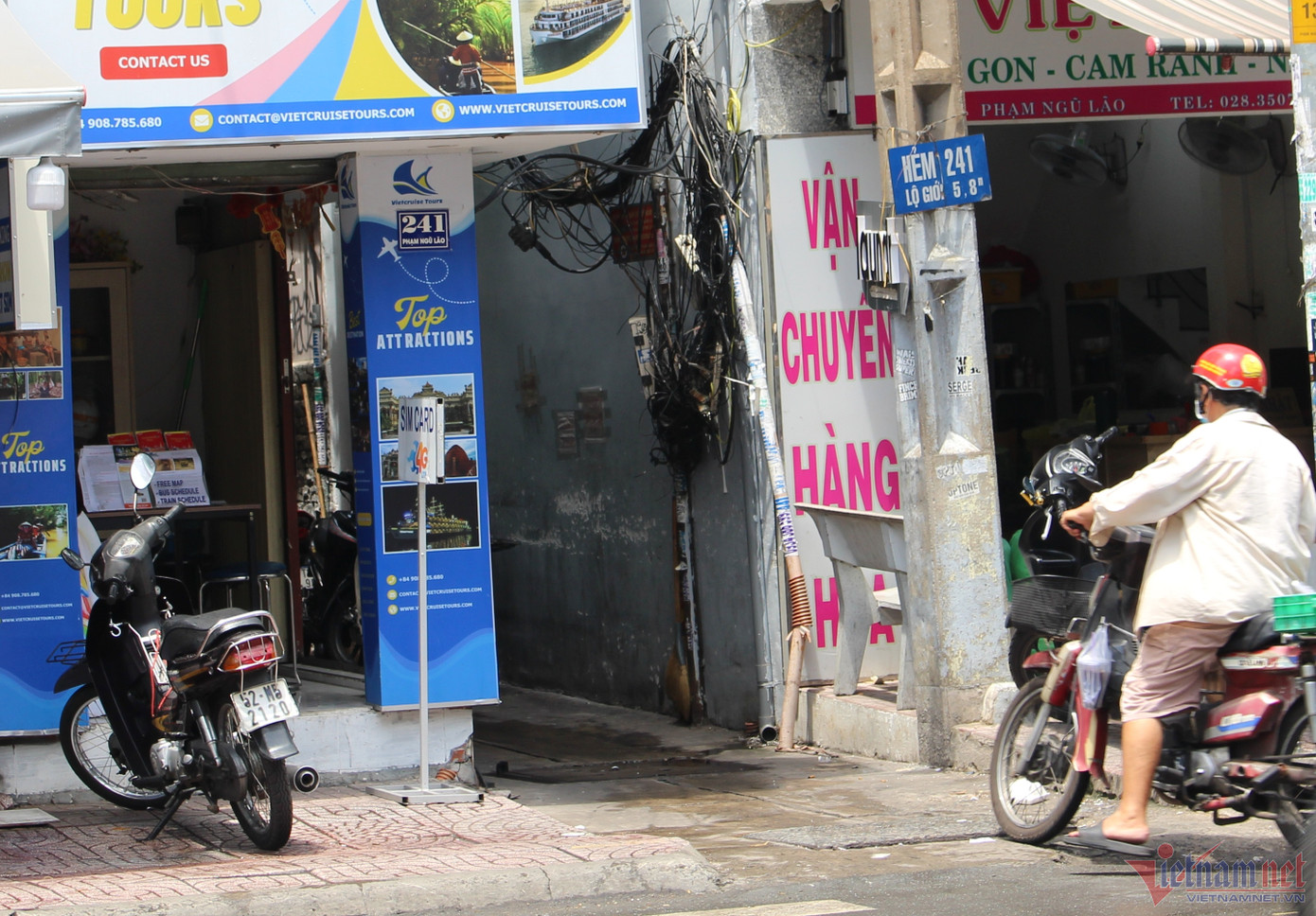 Hẻm 241 Phạm Ngũ Lão từng được biết đến bằng tên hẻm chợ chiều. Ảnh: Ngọc Lài. Hẻm 241 Phạm Ngũ Lão từng được biết đến bằng tên hẻm chợ chiều. Ảnh: Ngọc Lài.