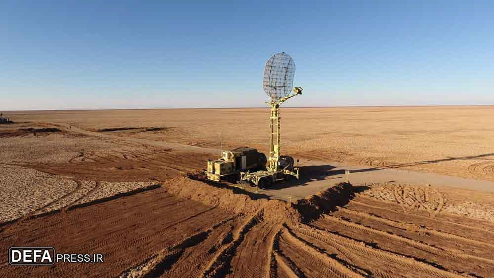 Các hình ảnh cho thấy sự hiện diện của các hệ thống radar di động, cũng như một số biến thể tên lửa.