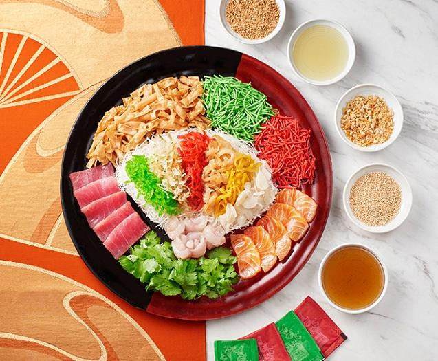 Gỏi cá Yusheng - Món ăn truyền thống trong ngày Tết ở Singapore