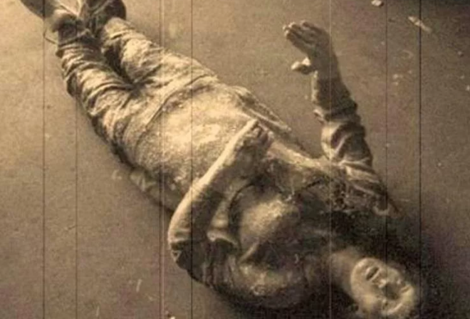 Bức ảnh được cho là chụp lại thi thể một thành viên thủy thủ đoàn trên tàu Ourang Medan. Ảnh: Twitter Bức ảnh được cho là chụp lại thi thể một thành viên thủy thủ đoàn trên tàu Ourang Medan. Ảnh: Twitter