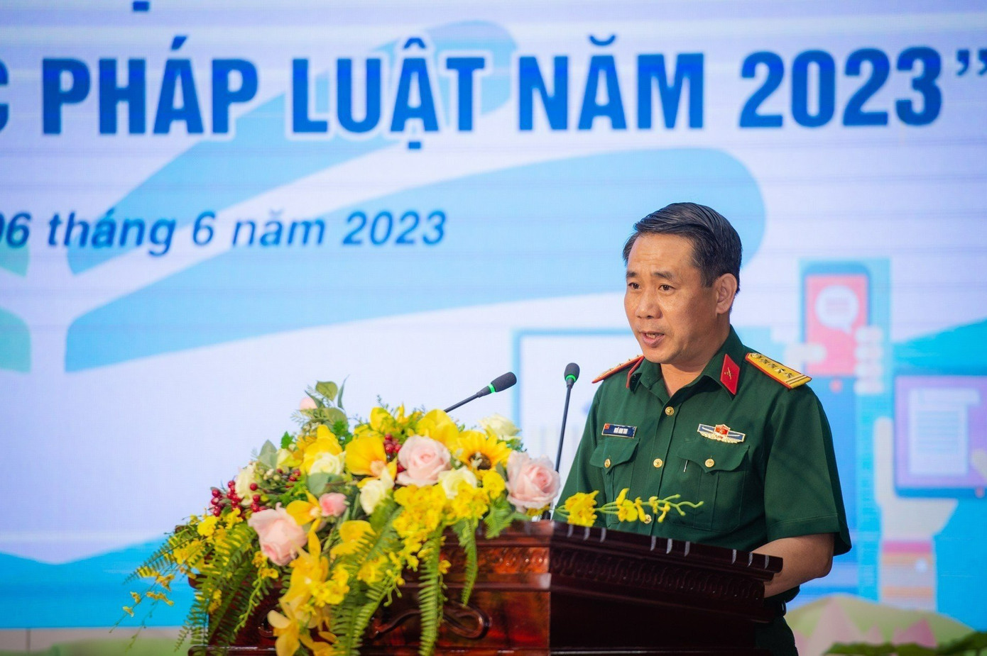 Đại tá Ngô Anh Thu, Phó Tổng Biên tập Báo Quân đội nhân dân, Trưởng ban tổ chức cuộc thi phổ biến thể lệ của cuộc thi. Đại tá Ngô Anh Thu, Phó Tổng Biên tập Báo Quân đội nhân dân, Trưởng ban tổ chức cuộc thi phổ biến thể lệ của cuộc thi.