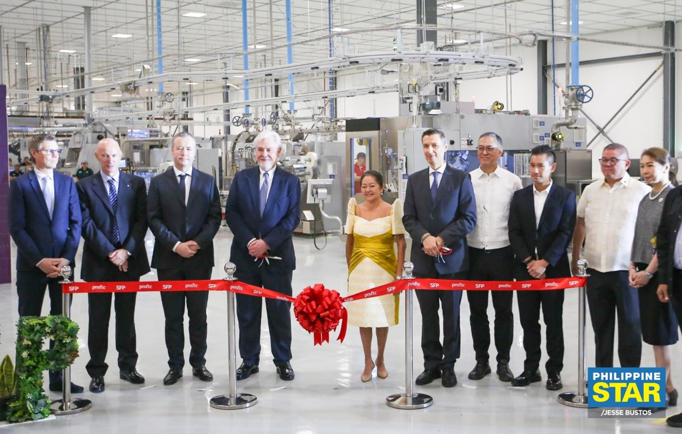 Đệ nhất phu nhân Philippines Liza Araneta-Marcos dự Lễ khánh thành nhà máy sản xuất thuốc lá không khói tại Tanauan, Batangas (Ảnh: Jesse Bustos/The Philippine Star)