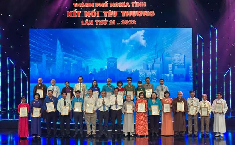 Nhiều tổ chức, cá nhân, doanh nghiệp, đơn vị ủng hộ Quỹ Vì người nghèo thành phố Hồ Chí Minh số tiền hơn 40,32 tỷ đồng. Nhiều tổ chức, cá nhân, doanh nghiệp, đơn vị ủng hộ Quỹ Vì người nghèo thành phố Hồ Chí Minh số tiền hơn 40,32 tỷ đồng.