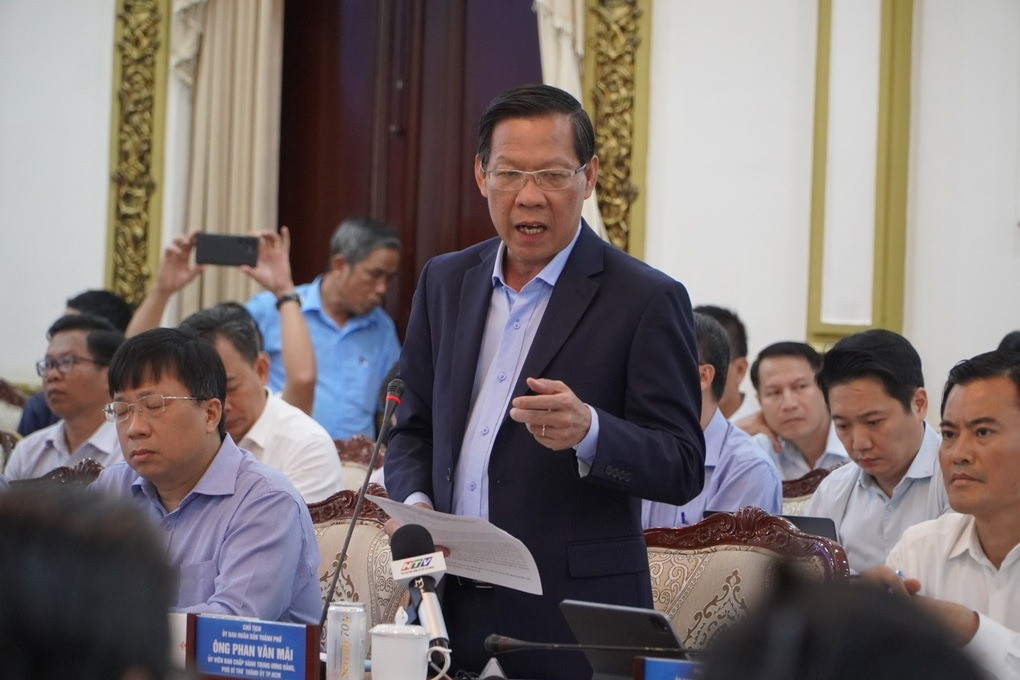 Chủ tịch UBND TPHCM Phan Văn Mãi phát biểu tại hội thảo chiều 2/3 (Ảnh: Thư Trần).