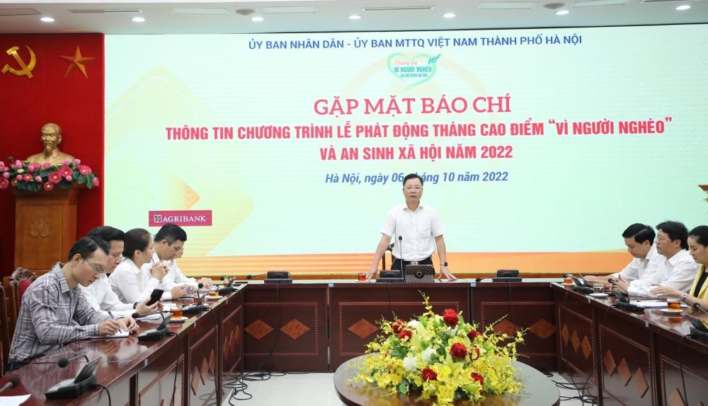 Ông Nguyễn Sỹ Trường - Phó Chủ tịch Ủy ban MTTQ Việt Nam thành phố Hà Nội thông tin tới báo chí về Chương trình lễ phát động Tháng cao điểm "Vì người nghèo" và an sinh xã hội năm 2022
