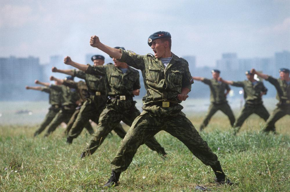 Lính dù Nga được đánh giá là một trong những đơn vị được đào tạo gắt gao, giỏi võ, dũng cảm và kỷ luật nhất trong quân đội Nga.