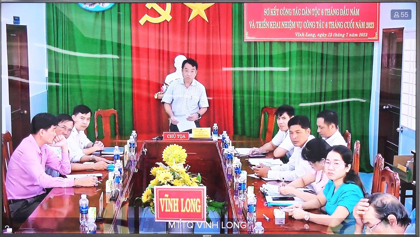 Đại biểu tỉnh Vĩnh Long phát biểu tại Hội nghị Đại biểu tỉnh Vĩnh Long phát biểu tại Hội nghị