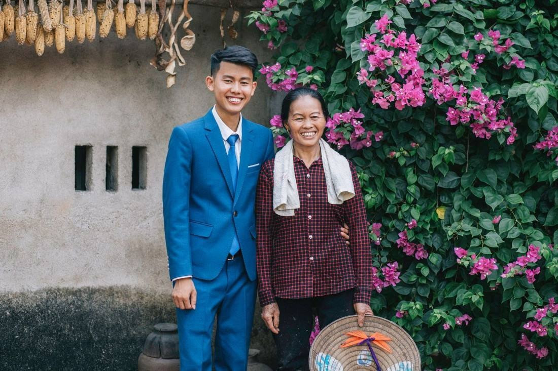 Đồng Văn Hùng và mẹ Đồng Văn Hùng và mẹ