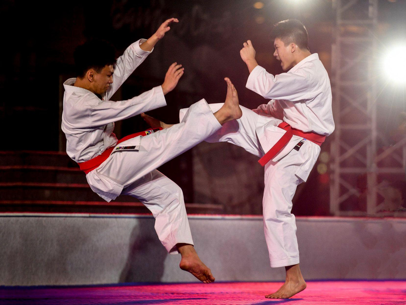 Karatedo dứt khoát và mạnh mẽ trong những đòn tấn công chân. Phó giám đốc Sở Văn hóa - Thể thao TP.HCM, Mai Bá Hùng, chia sẻ Liên hoan võ thuật TP.HCM có thể giúp phát triển phong trào tập luyện thể thao, cũng như tìm kiếm thêm nhân tài cho làng võ nước nhà. Karatedo dứt khoát và mạnh mẽ trong những đòn tấn công chân. Phó giám đốc Sở Văn hóa - Thể thao TP.HCM, Mai Bá Hùng, chia sẻ Liên hoan võ thuật TP.HCM có thể giúp phát triển phong trào tập luyện thể thao, cũng như tìm kiếm thêm nhân tài cho làng võ nước nhà.