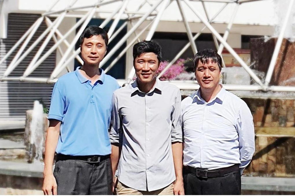 PGS.TS Nguyễn Văn Tuấn (ngoài cùng bên phải) ứng viên giáo sư quê ở Thái Thụy, Thái Bình (Ảnh: Trường Đại học Xây dựng Hà Nội).