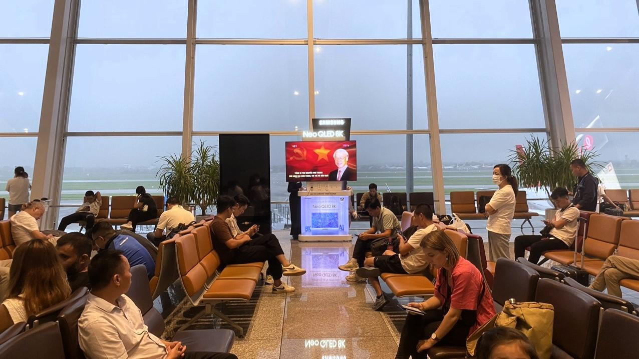 Hình ảnh, phim tư liệu về Tổng Bí thư Nguyễn Phú Trọng được trình chiếu tại các cảng hàng không. Ảnh: VGP.
