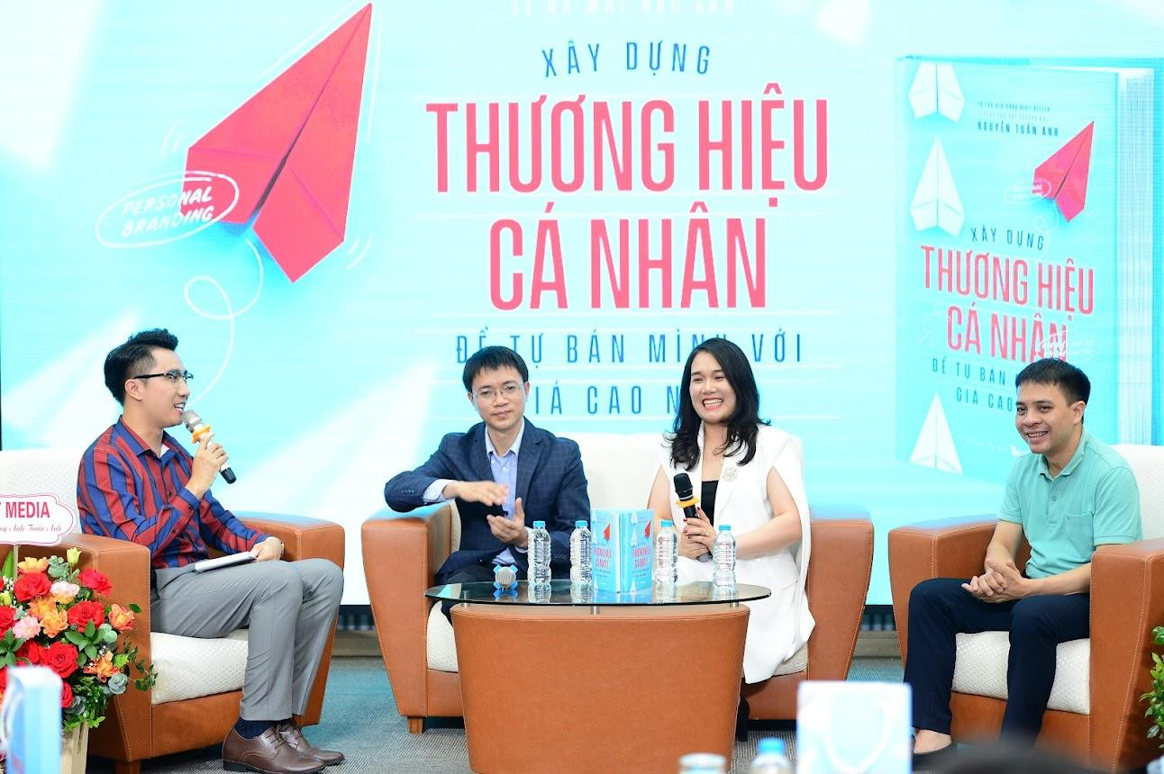 Buổi lễ diễn ra trong không khí cởi mở, gần gũi.