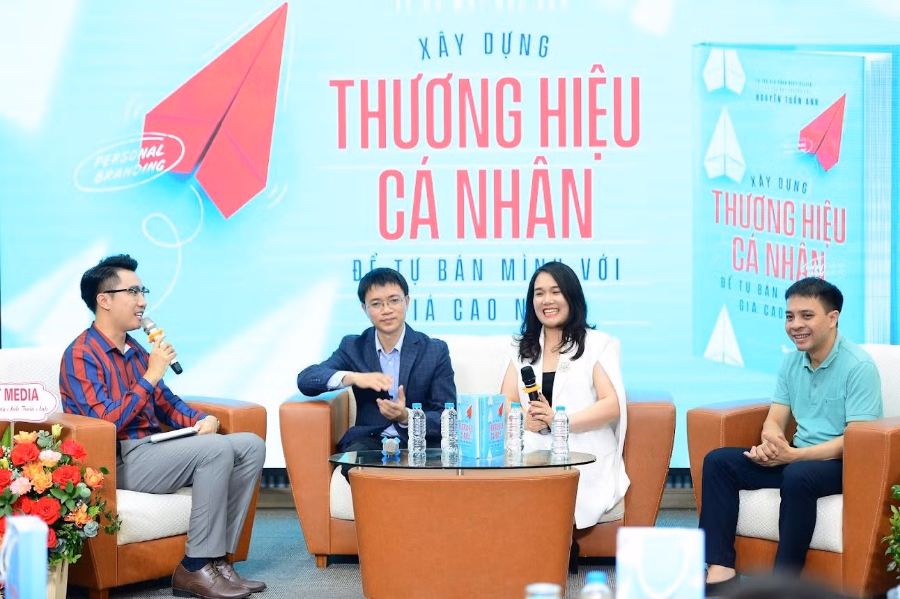Buổi lễ diễn ra trong không khí cởi mở, gần gũi.