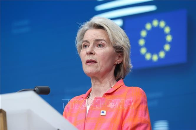 Chủ tịch EC Ursula von der Leyen phát biểu trong cuộc họp báo ở Brussels, Bỉ. Ảnh: TTXVN Chủ tịch EC Ursula von der Leyen phát biểu trong cuộc họp báo ở Brussels, Bỉ. Ảnh: TTXVN