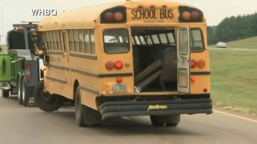 Lật xe buýt đưa đón học sinh, 8 người thương vong ảnh 3