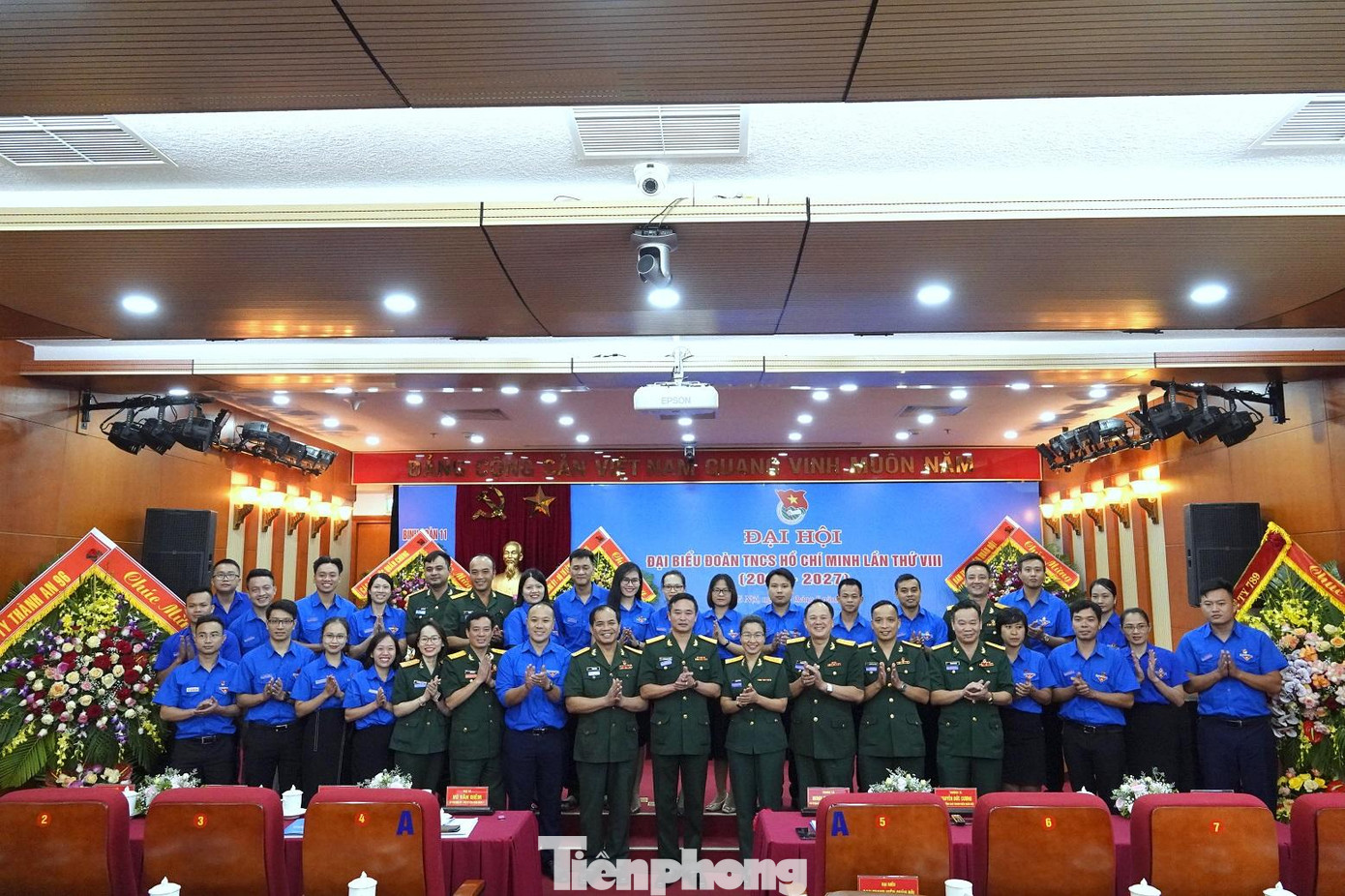 Lãnh đạo Binh đoàn 11, Ban Thanh niên Quân đội cùng các đại biểu dự ĐH. Ảnh: Thụy Du