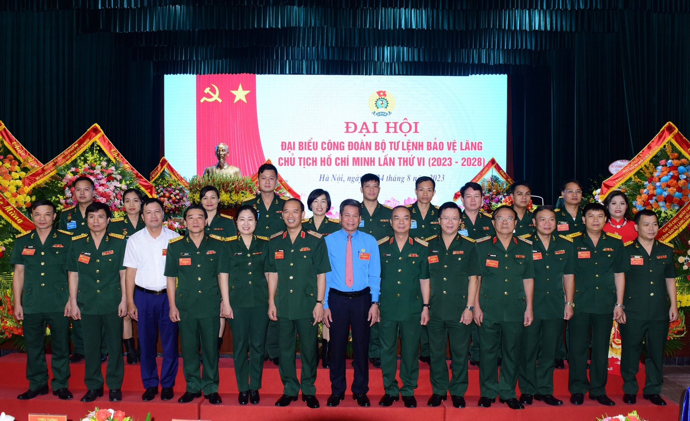 Lãnh đạo các cơ quan, đơn vị và đoàn viên Công đoàn BTL Bảo vệ Lăng về dự đại hội.