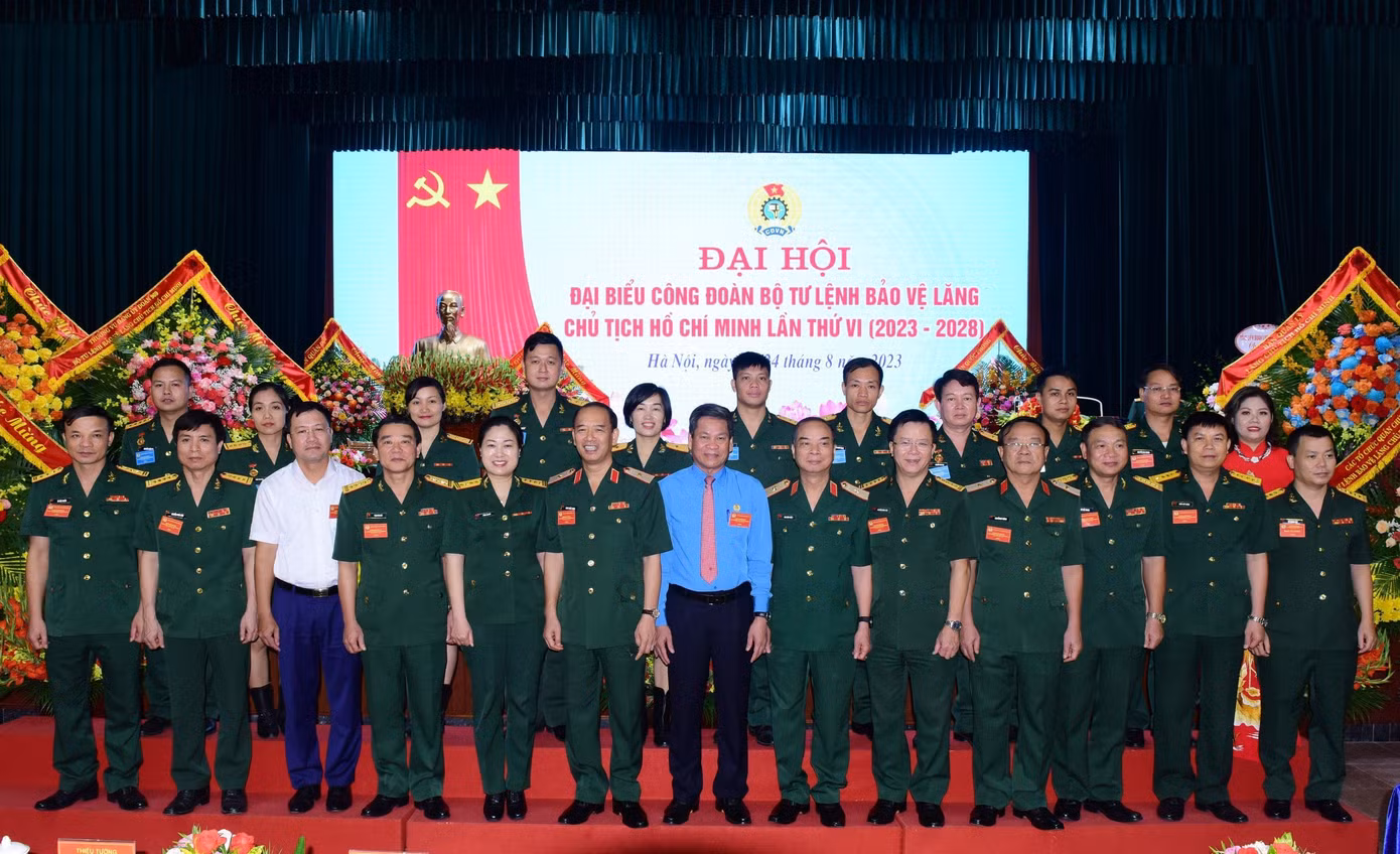 Lãnh đạo các cơ quan, đơn vị và đoàn viên Công đoàn BTL Bảo vệ Lăng về dự đại hội.