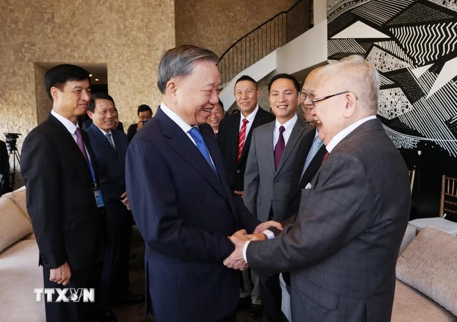 Nhân chuyến tham dự Đại hội đồng Liên Hợp Quốc Khóa 79, sáng 22/9 (giờ địa phương), tại thành phố New York, Hoa Kỳ, Tổng Bí thư, Chủ tịch nước Tô Lâm gặp mặt nhóm tri thức Houston. (Ảnh: Lâm Khánh/TTXVN) Nhân chuyến tham dự Đại hội đồng Liên Hợp Quốc Khóa 79, sáng 22/9 (giờ địa phương), tại thành phố New York, Hoa Kỳ, Tổng Bí thư, Chủ tịch nước Tô Lâm gặp mặt nhóm tri thức Houston. (Ảnh: Lâm Khánh/TTXVN)