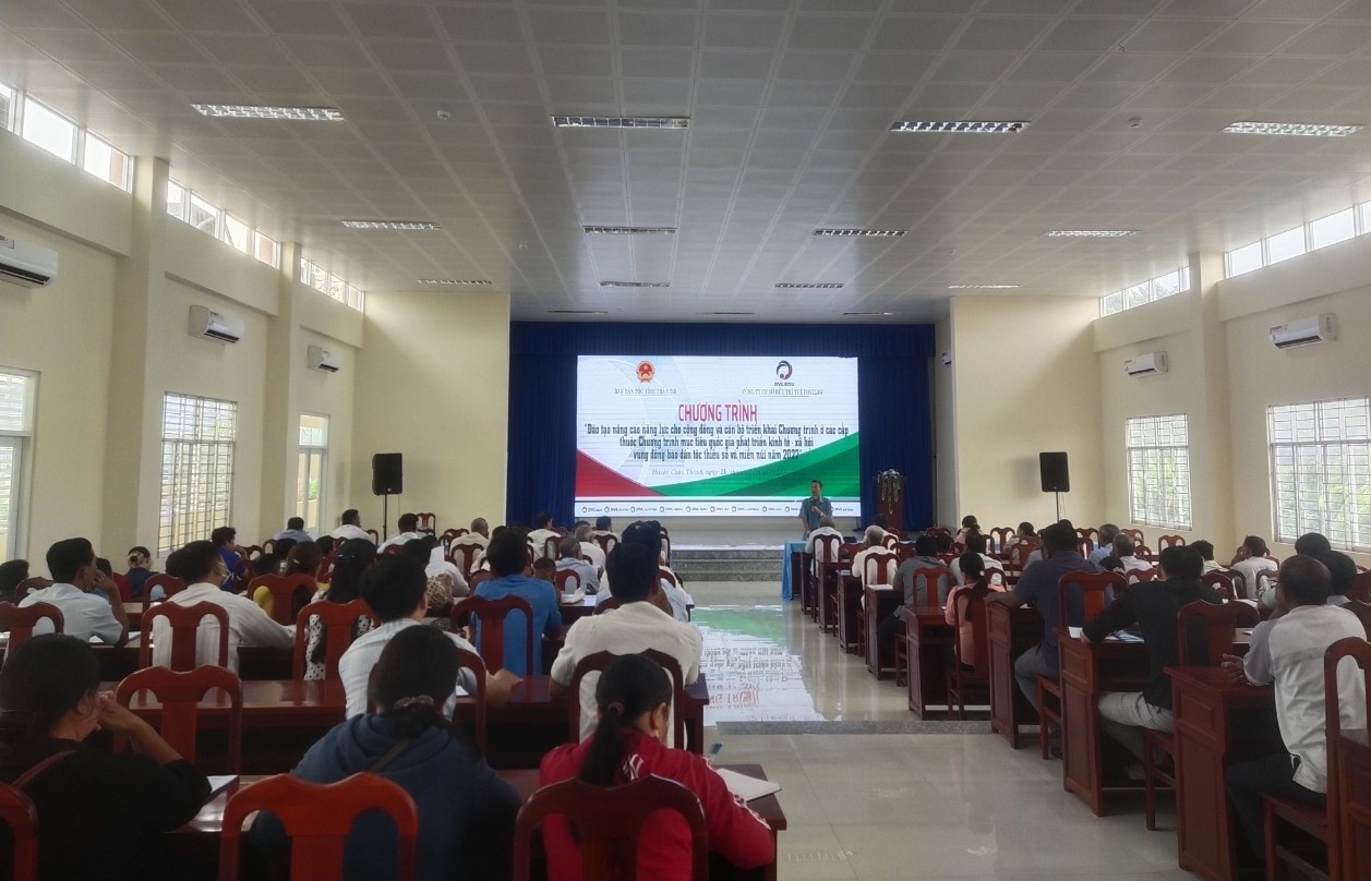 Lớp bồi dưỡng với sự tham dự của hơn 100 đại biểu