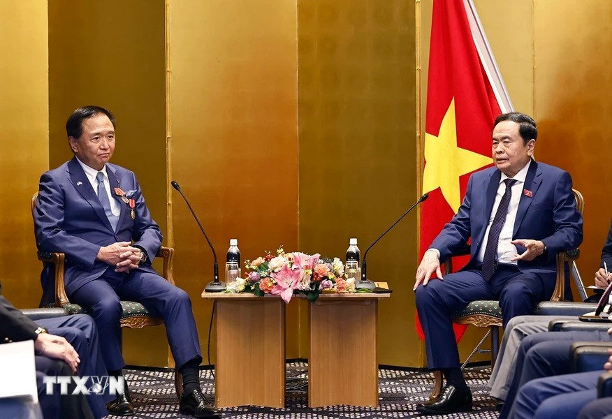 Chủ tịch Quốc hội Trần Thanh Mẫn tiếp ông Kuroiwa Yuji, Thống đốc tỉnh Kanagawa. (Ảnh: Doãn Tấn/TTXVN)