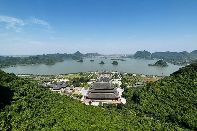 Chùa Tam Chúc, Hà Nam là một trong những quần thể chùa lớn nhất thế giới. Ảnh: IT.