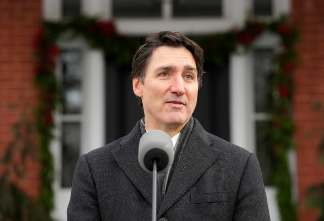 Thủ tướng Canada Justin Trudeau phát biểu ngoài trời hôm 6/1. Ảnh: The Canada Press Thủ tướng Canada Justin Trudeau phát biểu ngoài trời hôm 6/1. Ảnh: The Canada Press