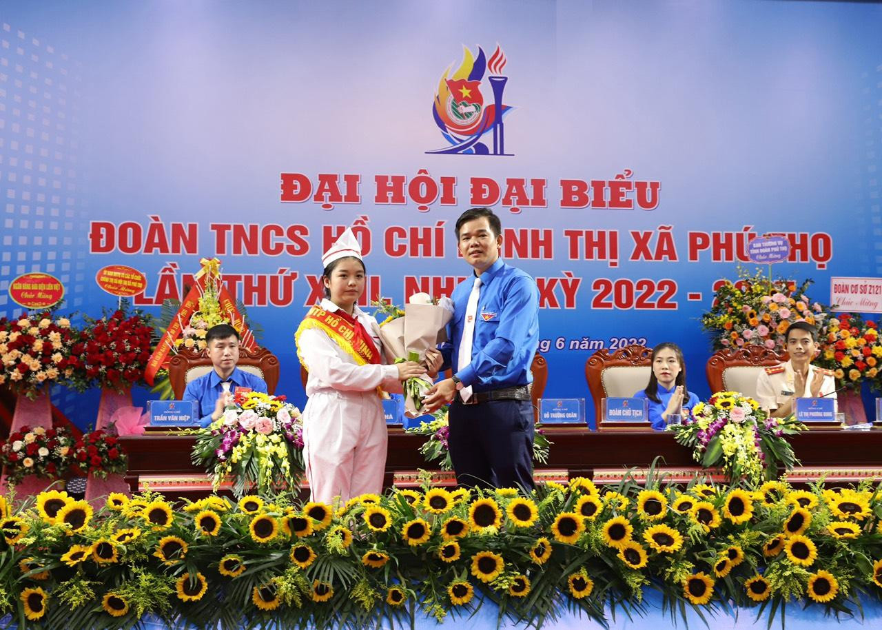 Đội TNTP Hồ Chí Minh chúc mừng đại hội Đội TNTP Hồ Chí Minh chúc mừng đại hội