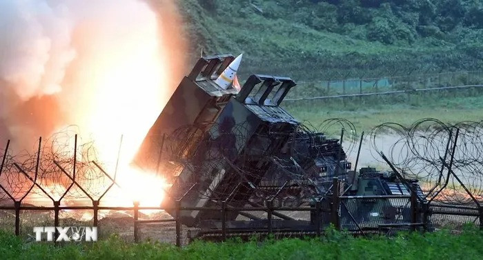 Tên lửa được phóng thử từ Hệ thống tên lửa chiến thuật lục quân (ATACMS) của Mỹ. (Ảnh: TTXVN)