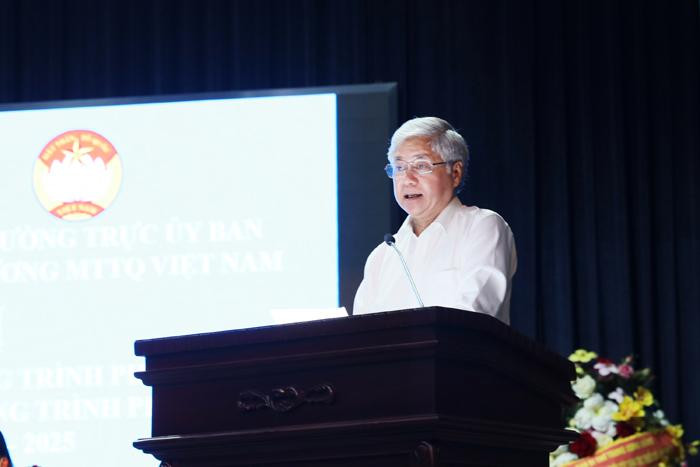 Bí thư Trung ương Đảng, Chủ tịch Ủy ban Trung ương MTTQ Việt Nam Đỗ Văn Chiến phát biểu chỉ đạo tại Hội nghị. Bí thư Trung ương Đảng, Chủ tịch Ủy ban Trung ương MTTQ Việt Nam Đỗ Văn Chiến phát biểu chỉ đạo tại Hội nghị.