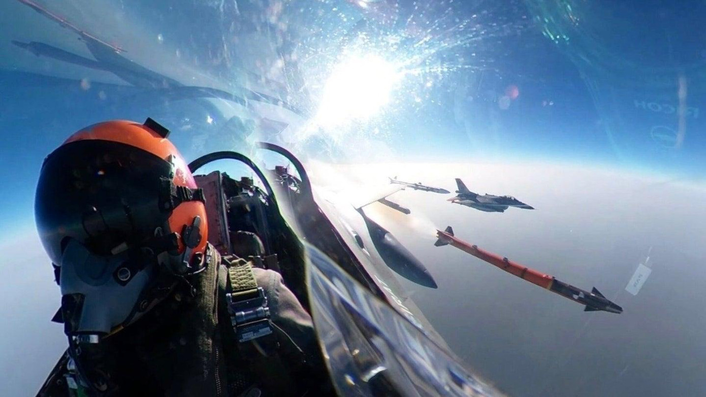 Trong quá trình thử nghiệm, Bozdogan đã bắn trúng mục tiêu là máy bay không người lái (UAV) Simsek với độ chính xác cao.