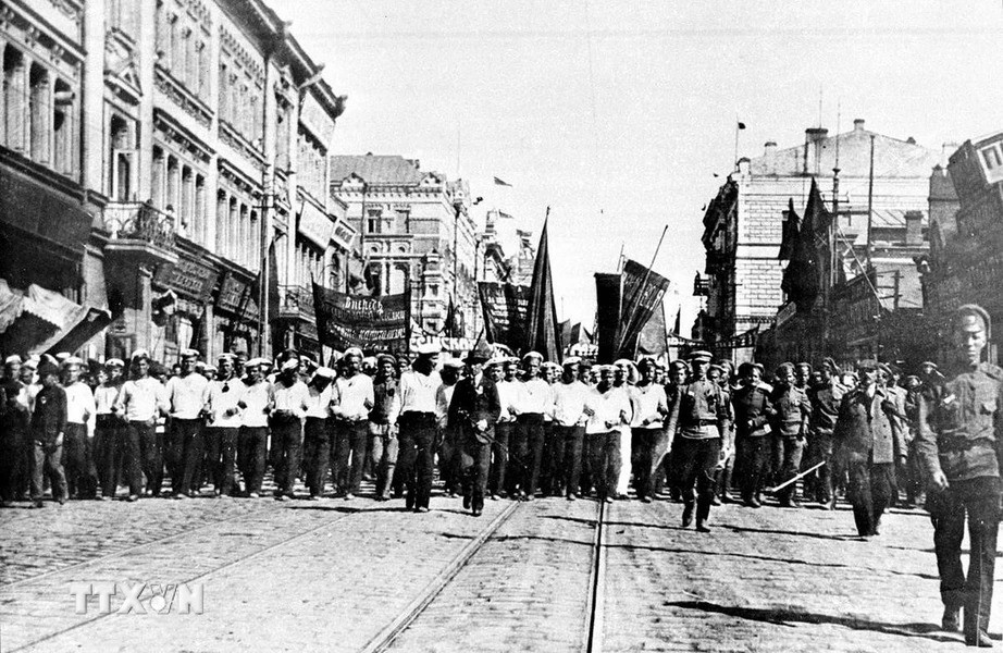 Biểu tình ở Vladivostok ngày 1/5/1917. (Ảnh: Tư liệu quốc tế/TTXVN)