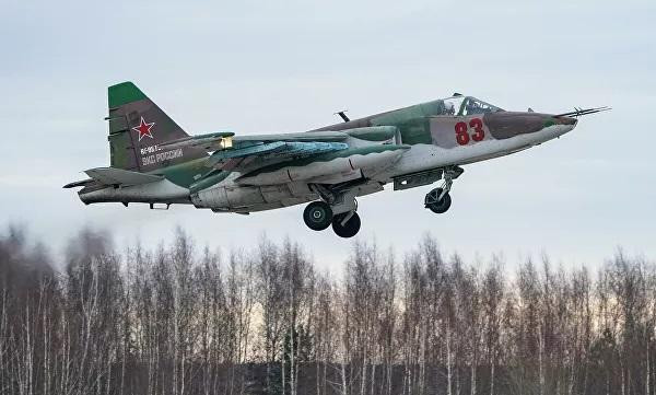 Máy bay cường kích Su-25 trong buổi diễn tập phần trên không của lễ duyệt binh Ngày Chiến thắng ở Kubinka.