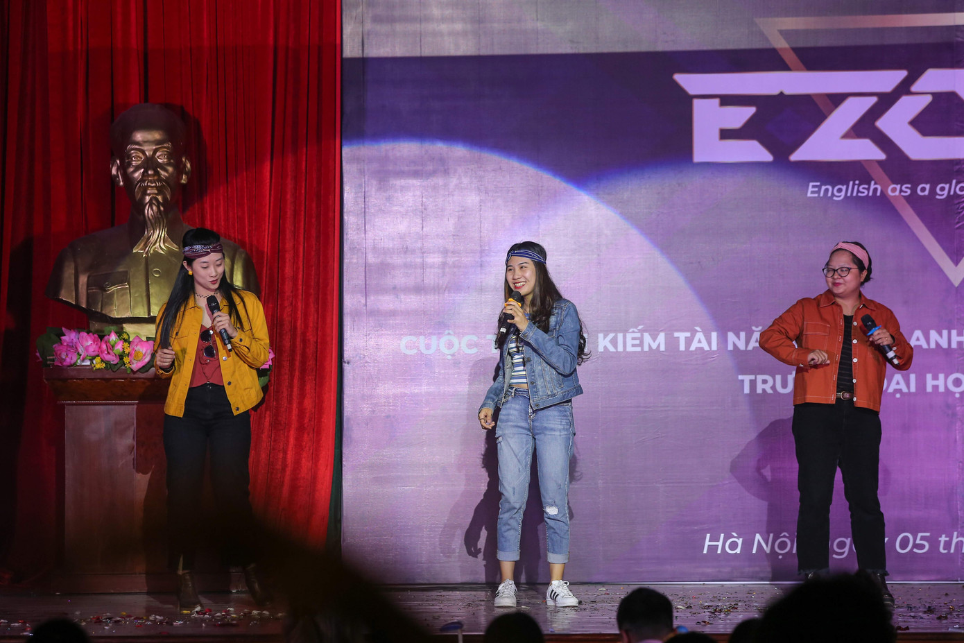 Giảng viên Luật tỏa sáng trong đêm thi tài năng tiếng Anh ảnh 7