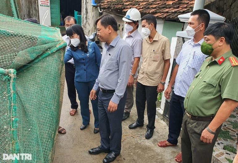 Thứ trưởng Bộ NN&amp;PTNT cho rằng cần thiết phải nghiên cứu tìm ra một vật liệu làm lồng nuôi mới, chịu được gió bão.